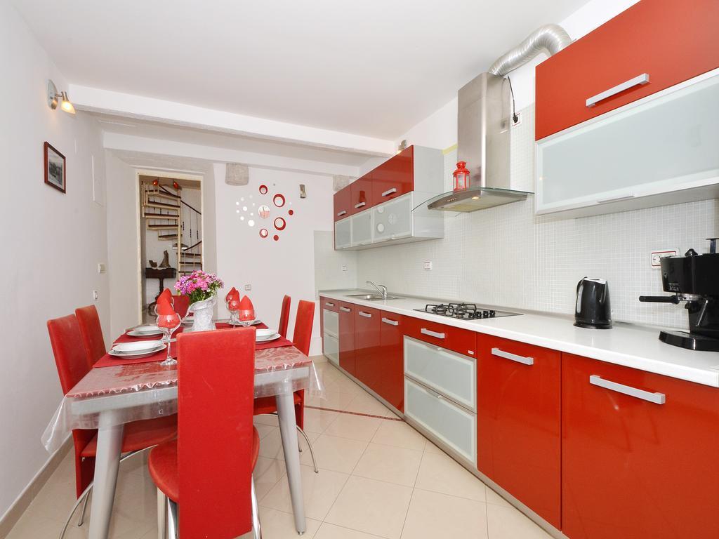 Apartment Nikolina โตรกีร์ ภายนอก รูปภาพ