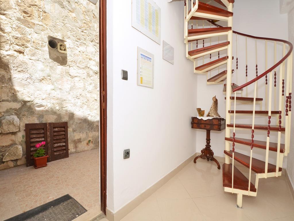 Apartment Nikolina โตรกีร์ ภายนอก รูปภาพ