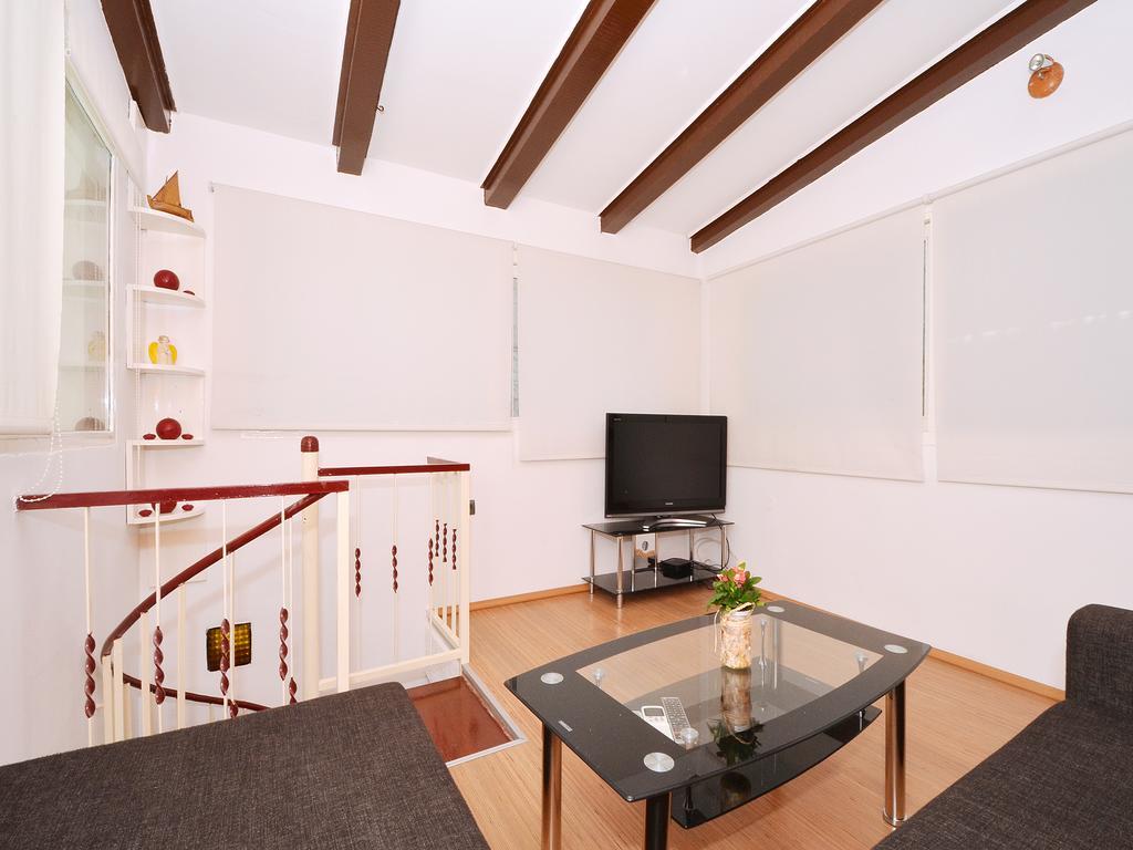 Apartment Nikolina โตรกีร์ ภายนอก รูปภาพ
