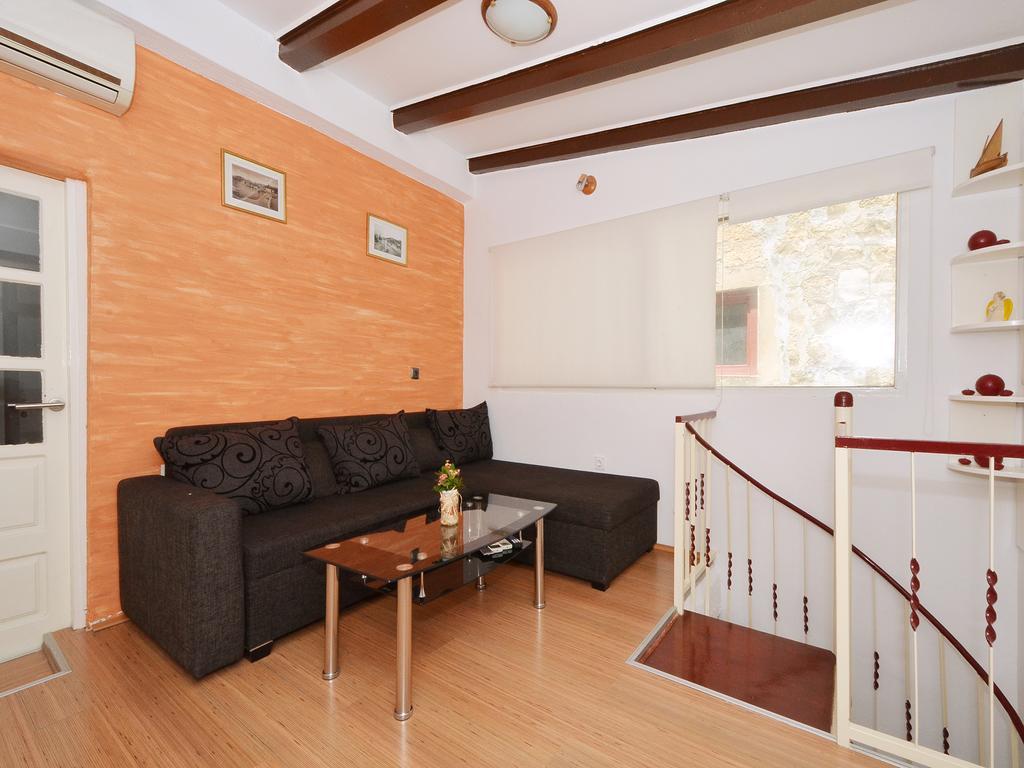 Apartment Nikolina โตรกีร์ ภายนอก รูปภาพ