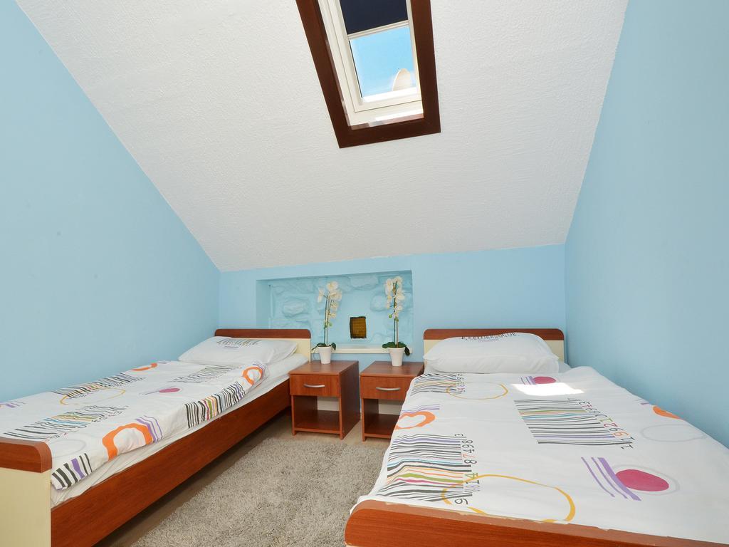 Apartment Nikolina โตรกีร์ ภายนอก รูปภาพ
